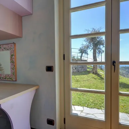 Villa Il Primo Poggio - Sea View, Mini Pool, 4 Bdr Rapallo